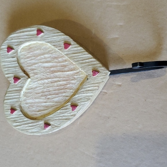 Carved resin heart hanger 4.25 X 6.5 - Picture 2 of 7